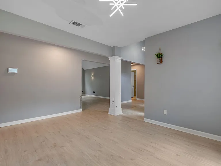 4916 Heathe Dr — Photo 3