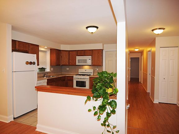 3rd image of 660 Beau Ct