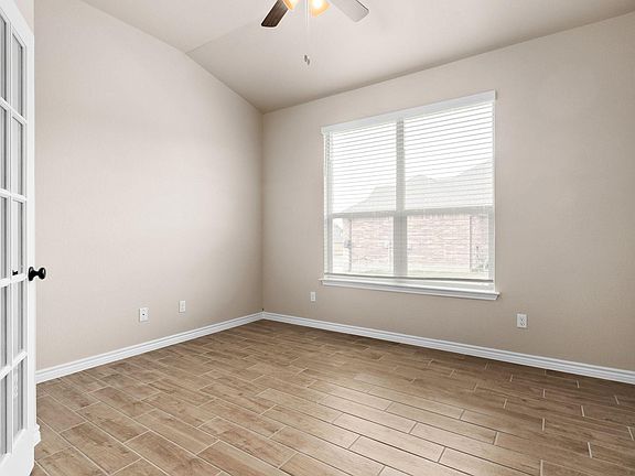 5th image of 1845 Meadow Crest Dr