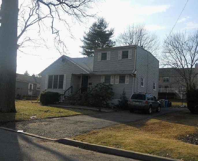 2nd image of 85 Hampton St