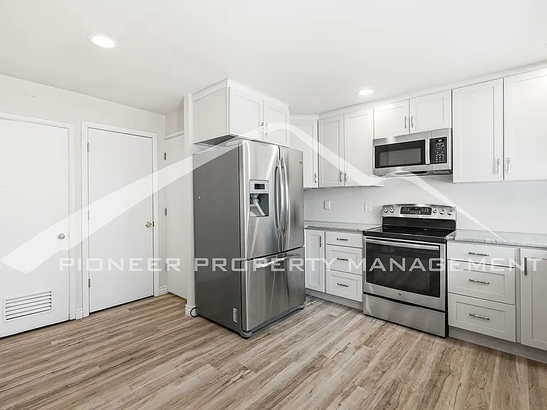 2733 S Glencoe St — Photo 8