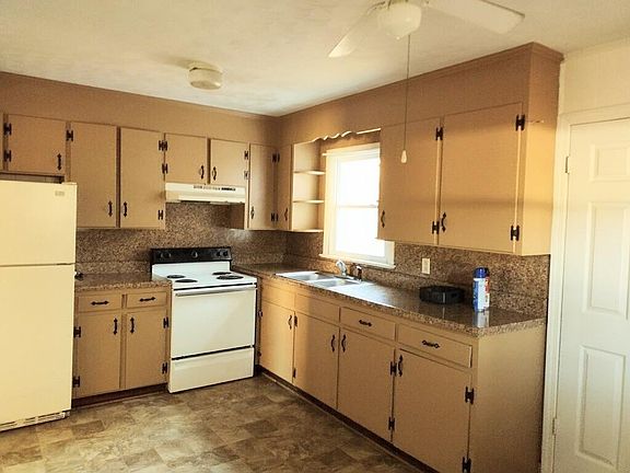 5th image of 85 Vincent Dr