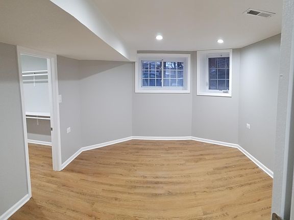 4th image of 2908 N Rockwell St