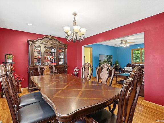 5th image of 79 Elizabeth Dr