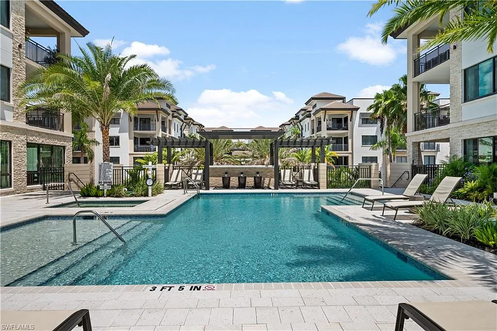 3 bed, 3.5 bath, 2898 sqft, $18,000 — Photo 1