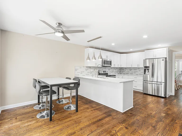 2368 Defoors Ferry Rd NW — Photo 3