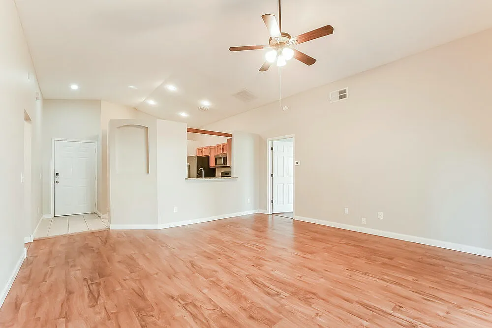 3 bed, 2.0 bath, 1236 sqft, $2,285 — Photo 4