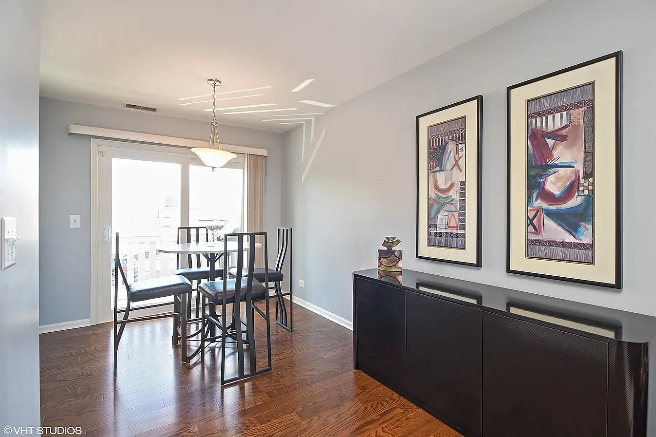 2 bed, 1.5 bath, 1300 sqft, $2,400 — Photo 3