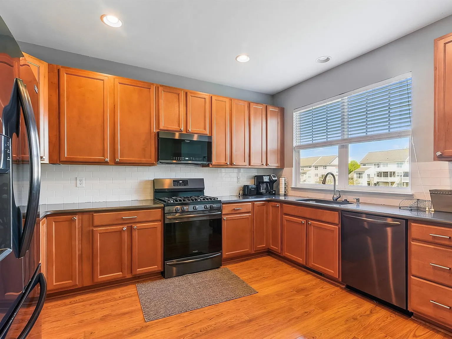 4 bed, 2600 sqft, $2,800 — Photo 4