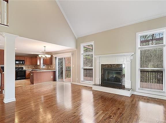 3rd image of 202 Harbor Landing Dr