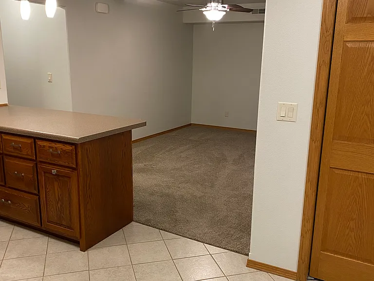 1410 S Lighthouse Pl — Photo 3