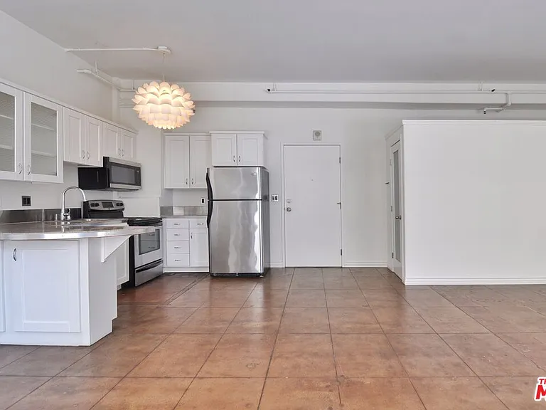 215 W 7th St #307 — Photo 17