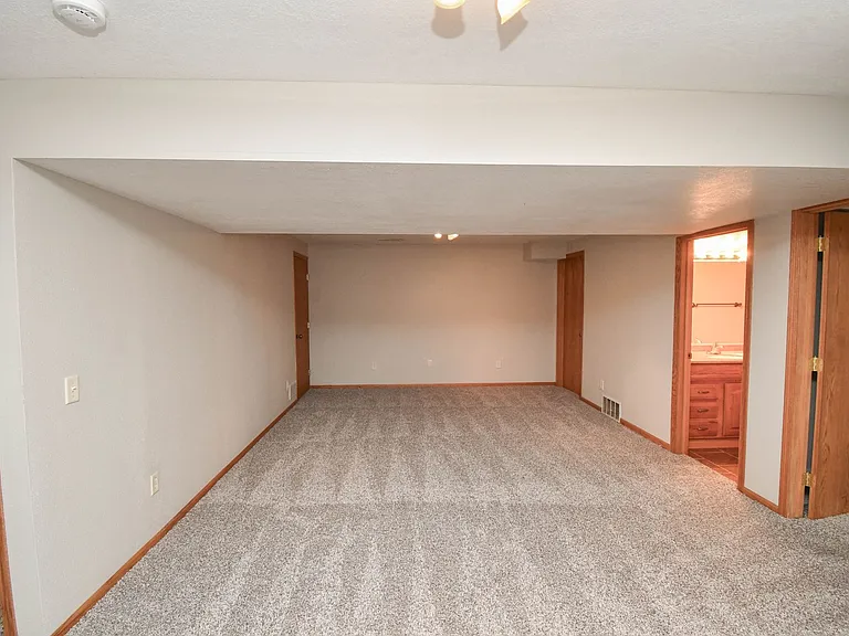 5101 W Cushman St — Photo 32