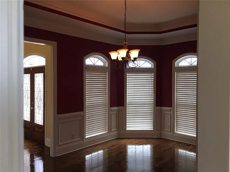 5575 Toccoa Dr — Photo 3
