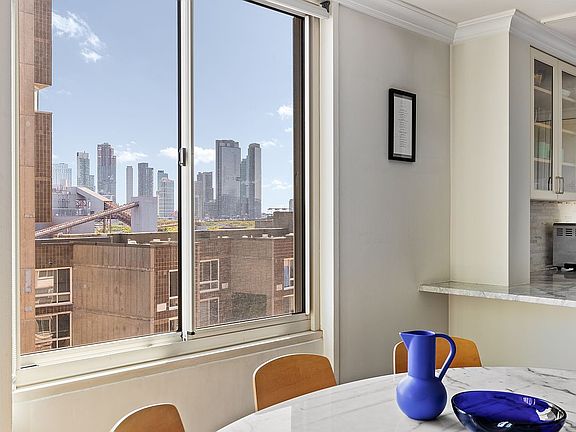 5th image of 575 Main St APT 1312