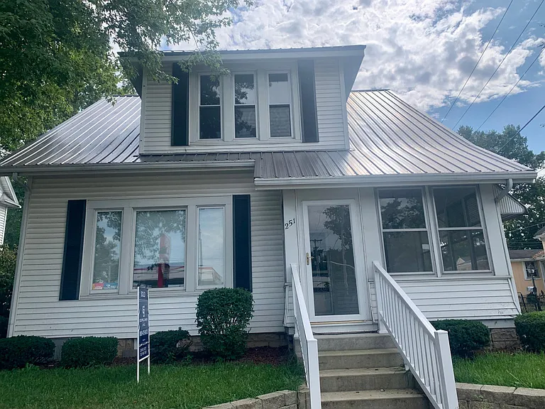 251 E Main St — Photo 2