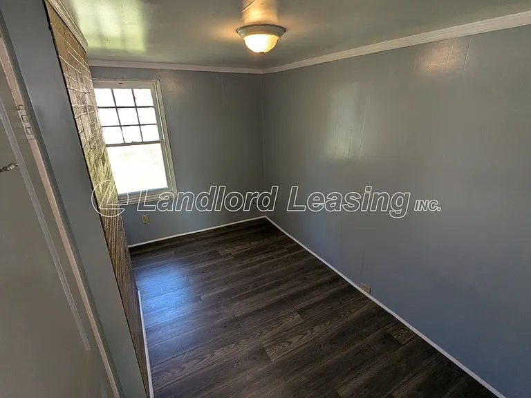 352 Broadway St — Photo 11