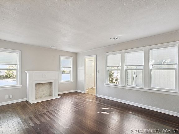 5th image of 4702 E 4th Pl