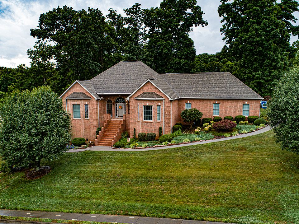 1st image of 115 Westchester Ct