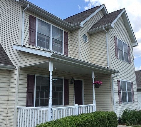 3rd image of 1372 W Adams Hill Cir