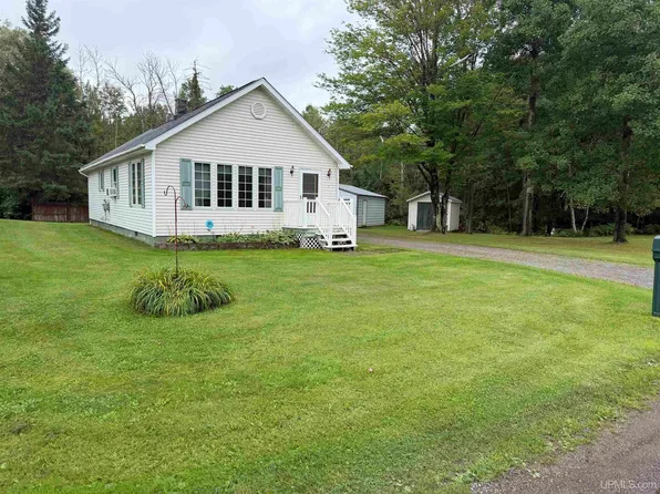47 Grand Ave, Lanse, MI 49946