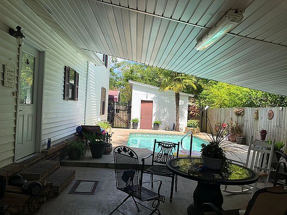 3rd image of 1010 Buena Vista St