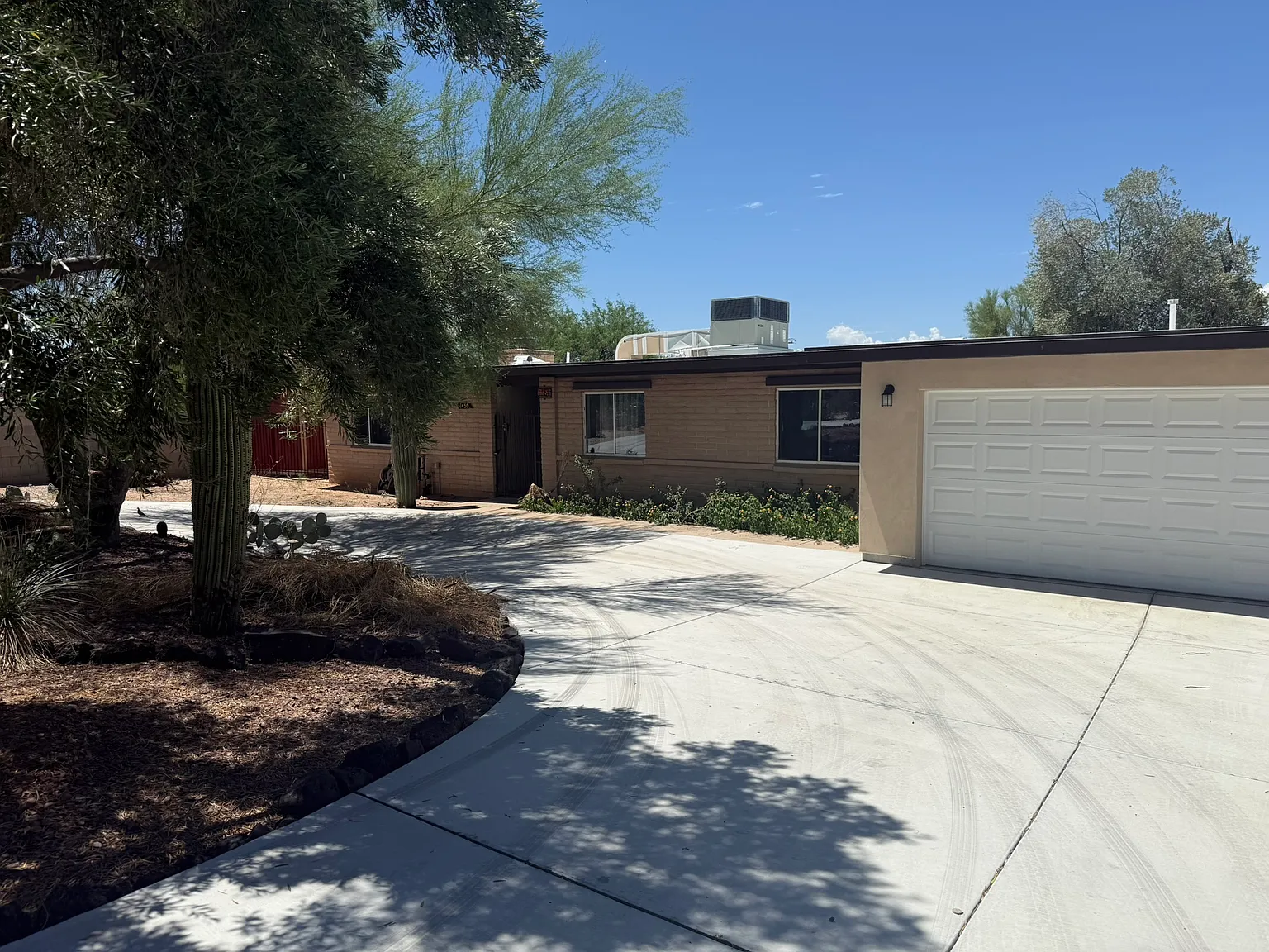 Private!! Over Half An Acre, No Hoa!! — Photo 1