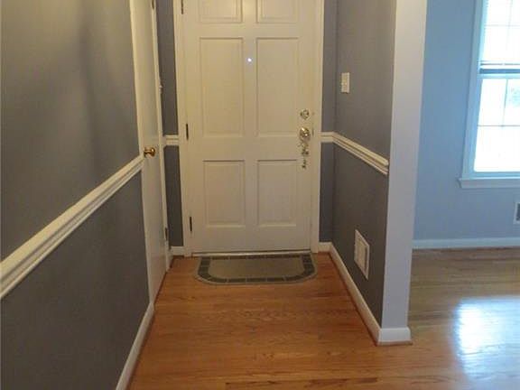 3rd image of 6807 Meadowlawn Dr
