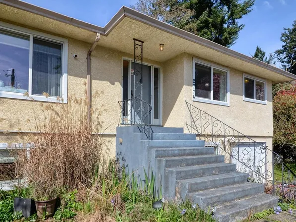 2774 Kingswood Rd, Langford, BC V9B 3J9