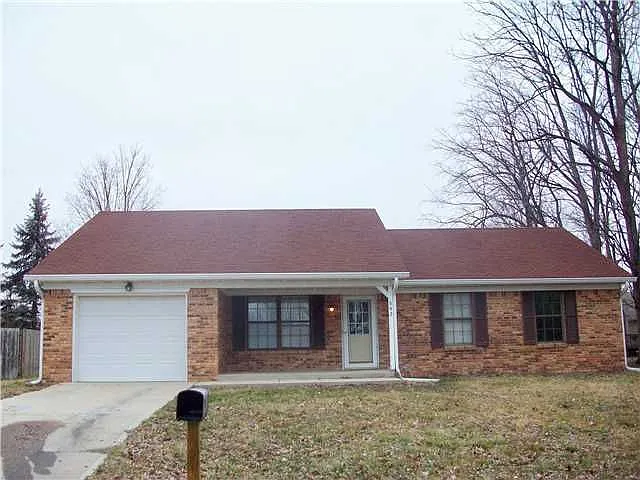 642 Hickory Dr photo 1