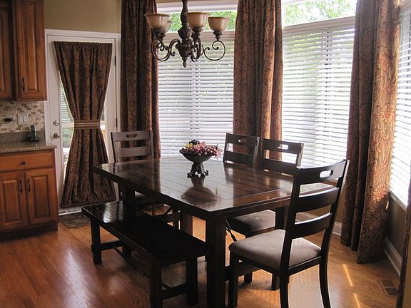 5th image of 721 Ashton Ln