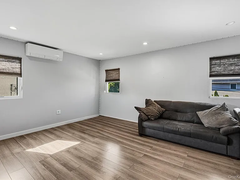 31 Sutton Hill Ln — Photo 22