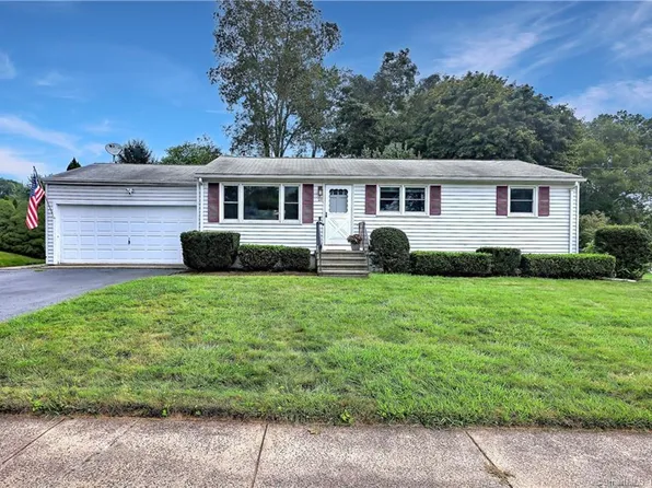 21 Appletree Lane, Milford, CT 06460