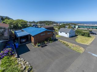 48 E 8th St, Yachats, OR 97498
