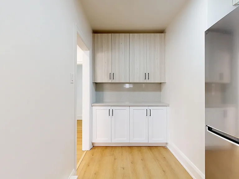 1214 Avenue Rd — Photo 35