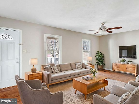 3rd image of 12808 Plantation Dr