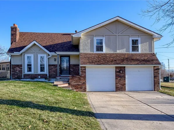 4301 NE 46th St, Kansas City, MO 64117