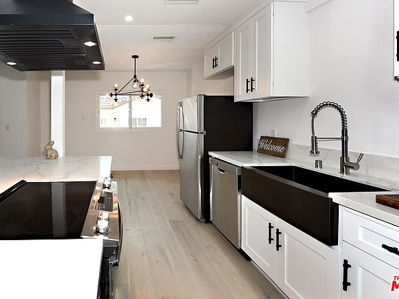 4th image of 526 E Queen St Unit 6