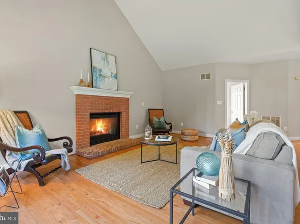 18514 Black Kettle Dr, Boyds, MD 20841