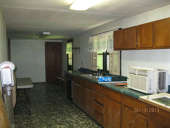 3rd image of 2526 Thomas Ave