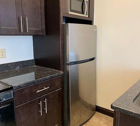 4th image of 428 S 13th St #403
