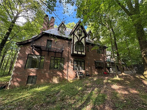 3rd image of 1310 Connecticut Woods Dr