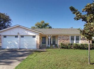 608 Barkridge Trl, Burleson, TX 76028