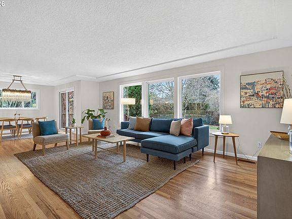 5th image of 708 Manzanita Way