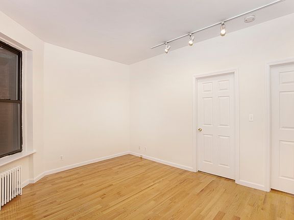 3rd image of 422 E 58th St APT 5C