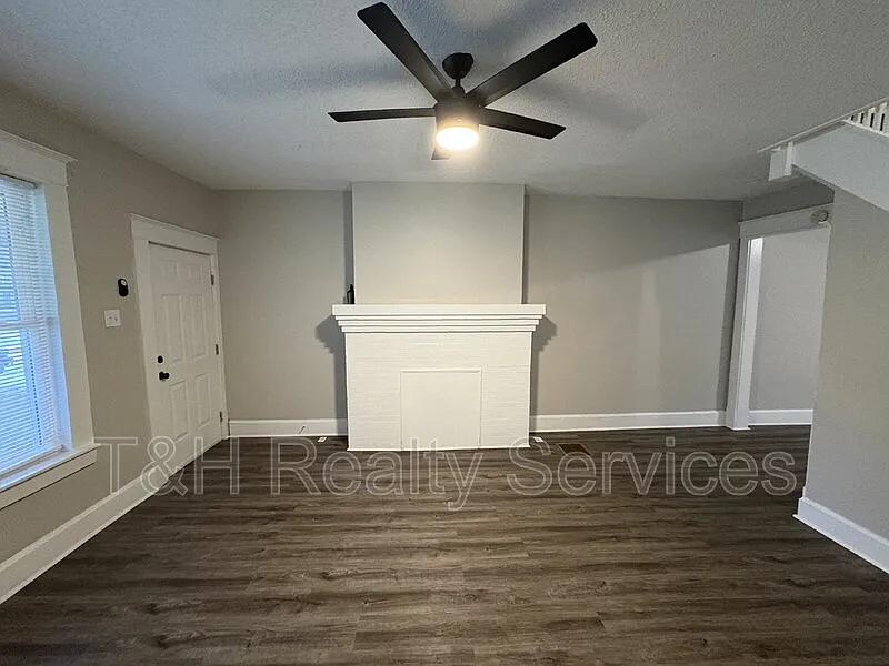 3 bed, 1.5 bath, $1,500 — Photo 4