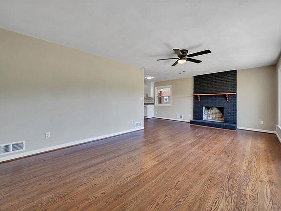 3rd image of 2534 Pinecrest Dr