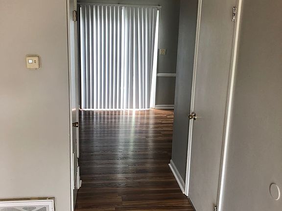 4th image of 146 Westwood Cir APT B