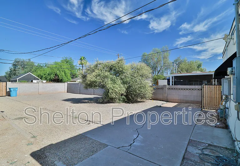 1802 N Laurel Ave — Photo 30
