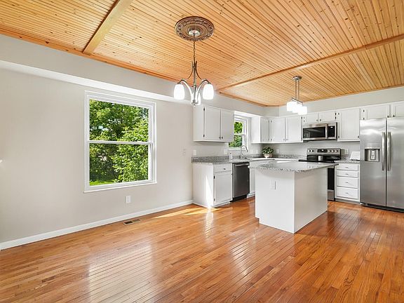 4th image of 879 Arrowood Ct